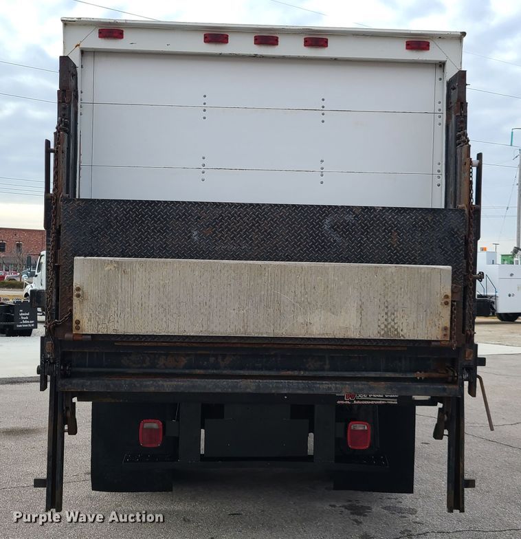 image for item IA9285 1999 Freightliner FL70  box truck
