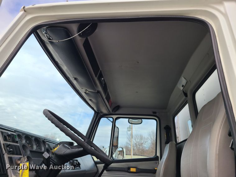 image for item IA9285 1999 Freightliner FL70  box truck