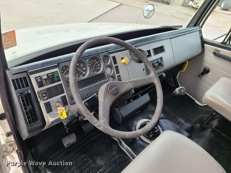 image for item IA9285 1999 Freightliner FL70  box truck