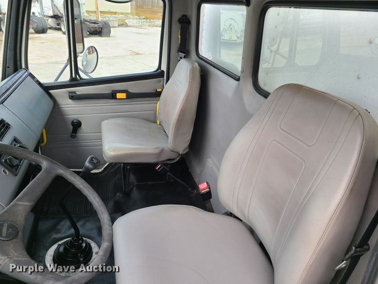 image for item IA9285 1999 Freightliner FL70  box truck