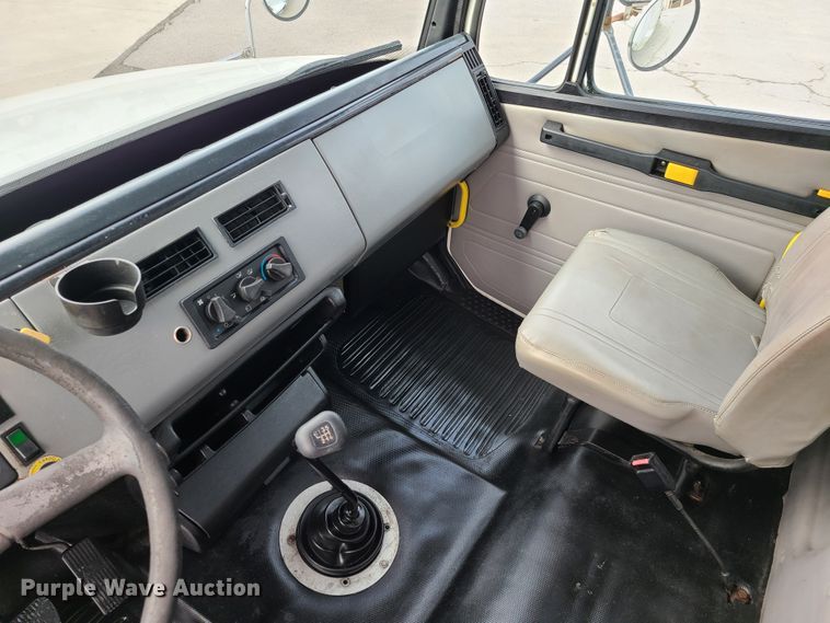 image for item IA9285 1999 Freightliner FL70  box truck