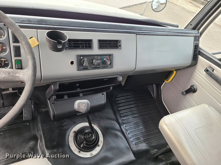 image for item IA9285 1999 Freightliner FL70  box truck