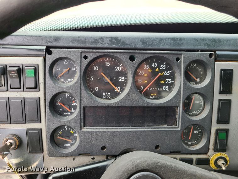 image for item IA9285 1999 Freightliner FL70  box truck