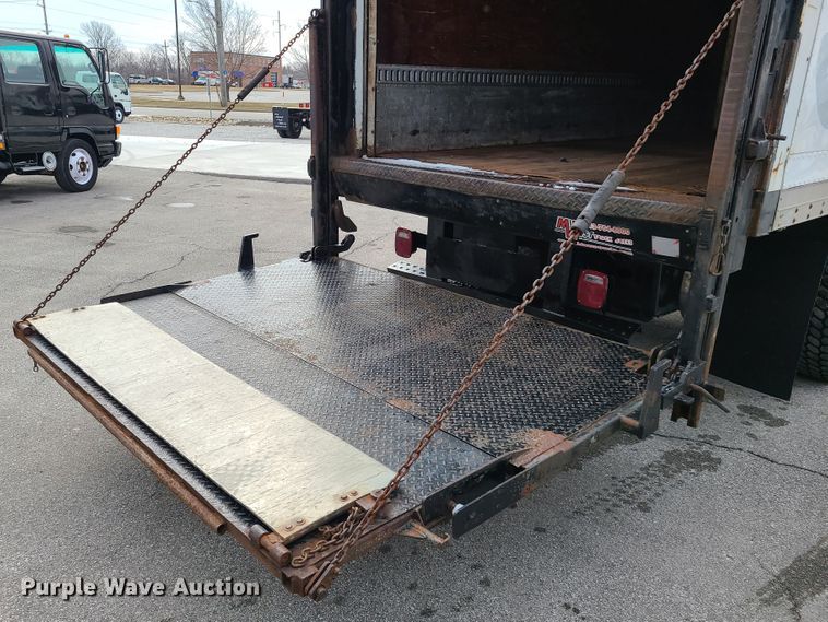 image for item IA9285 1999 Freightliner FL70  box truck