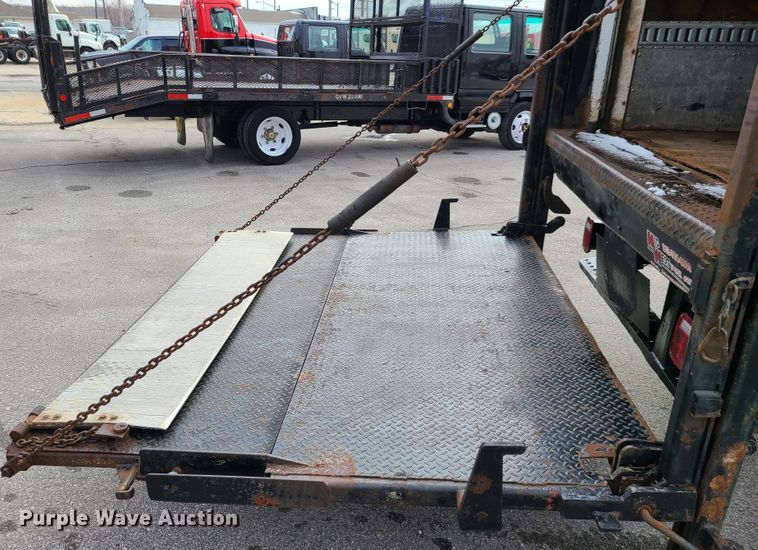 image for item IA9285 1999 Freightliner FL70  box truck