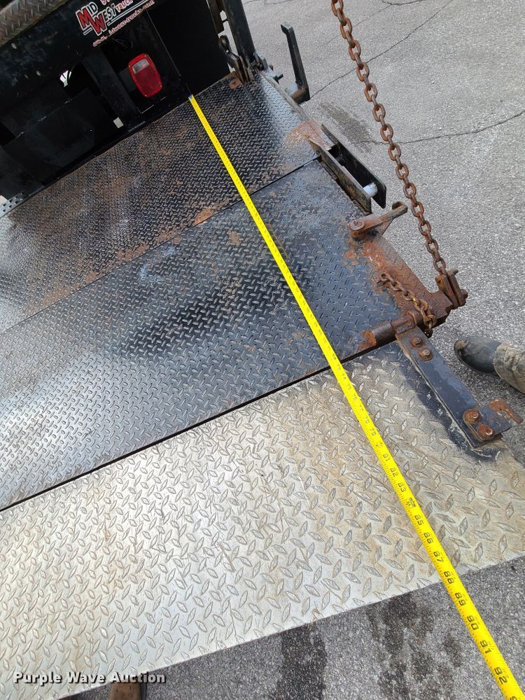 image for item IA9285 1999 Freightliner FL70  box truck