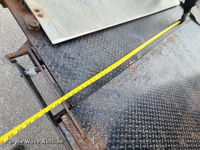 image for item IA9285 1999 Freightliner FL70  box truck