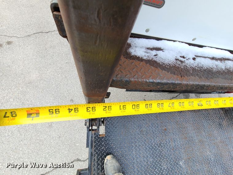 image for item IA9285 1999 Freightliner FL70  box truck