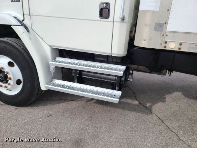 image for item IA9285 1999 Freightliner FL70  box truck