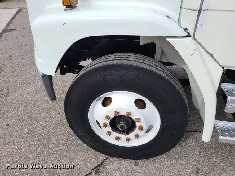 image for item IA9285 1999 Freightliner FL70  box truck