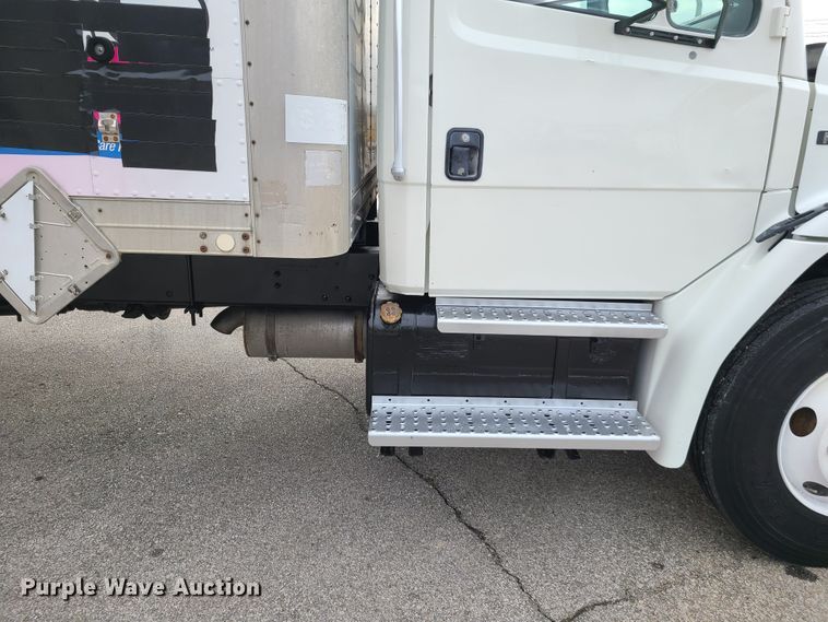 image for item IA9285 1999 Freightliner FL70  box truck