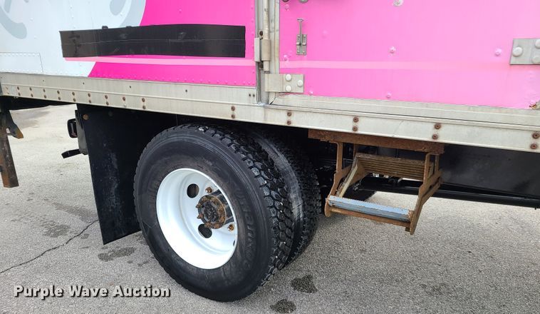 image for item IA9285 1999 Freightliner FL70  box truck