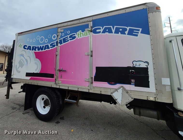 image for item IA9285 1999 Freightliner FL70  box truck