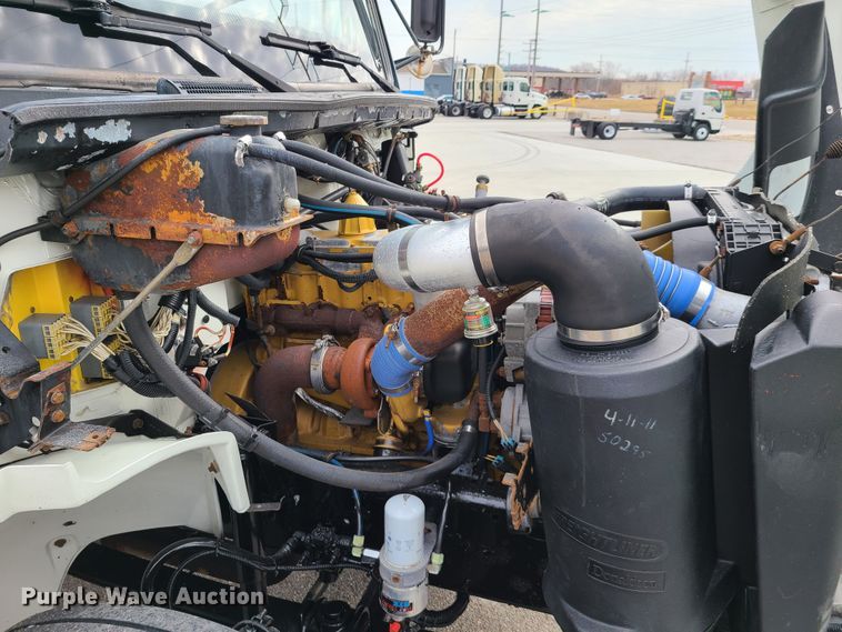 image for item IA9285 1999 Freightliner FL70  box truck