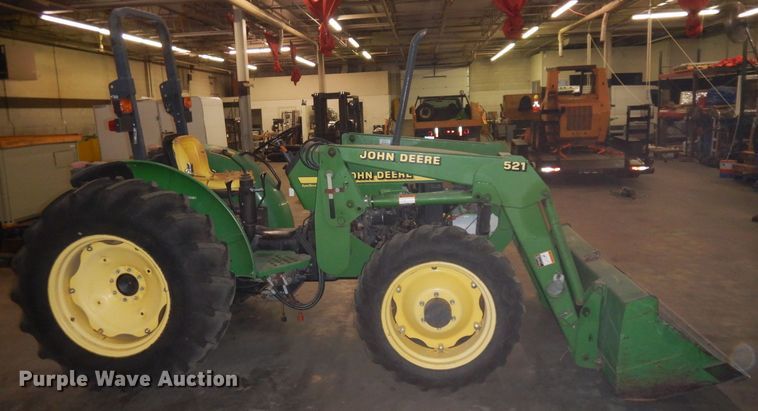 image for item IG9241 2001 John Deere 5105  tractor