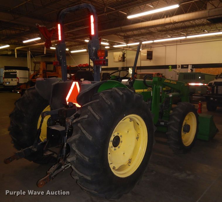 image for item IG9241 2001 John Deere 5105  tractor