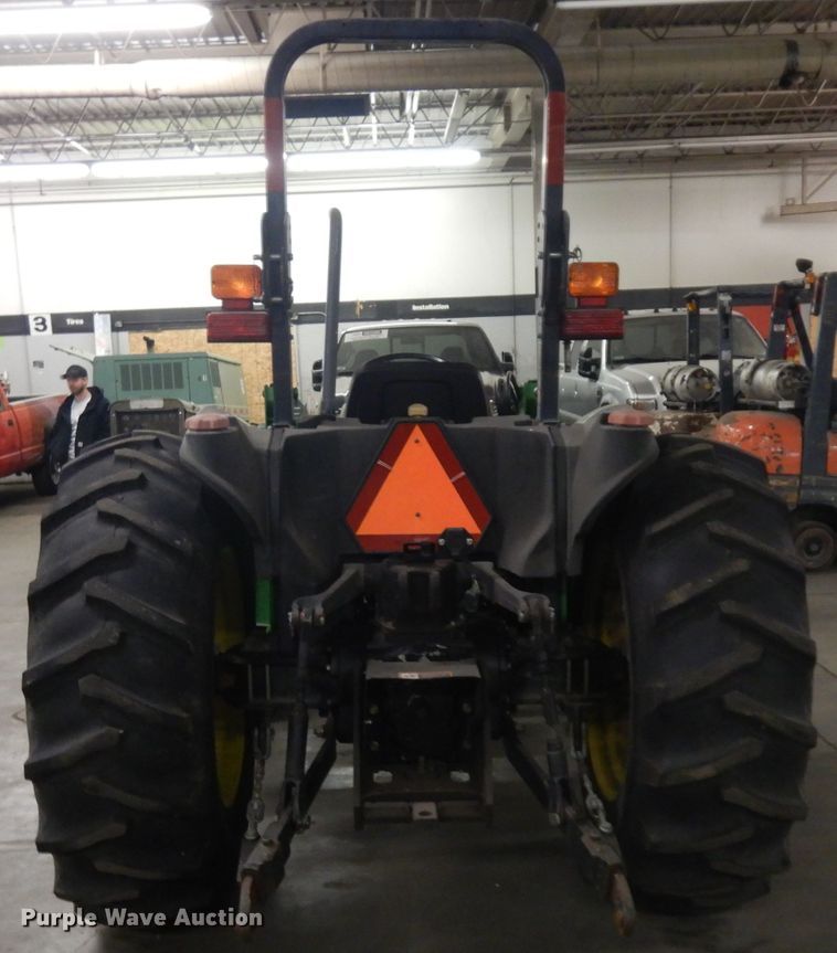 image for item IG9241 2001 John Deere 5105  tractor