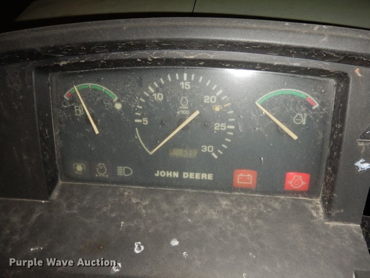 image for item IG9241 2001 John Deere 5105  tractor