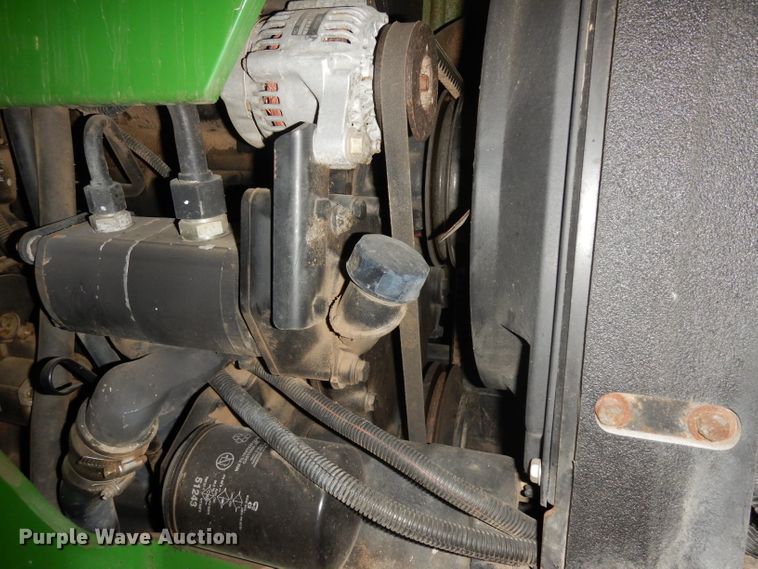 image for item IG9241 2001 John Deere 5105  tractor