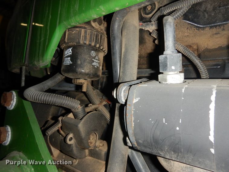 image for item IG9241 2001 John Deere 5105  tractor