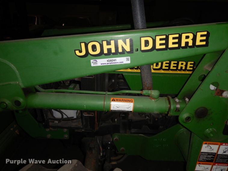 image for item IG9241 2001 John Deere 5105  tractor