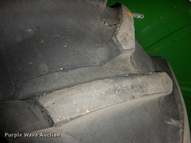 image for item IG9241 2001 John Deere 5105  tractor