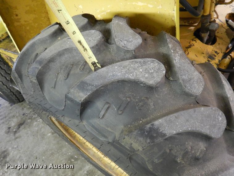 image for item AF9900 Allis Chalmers 706  forklift