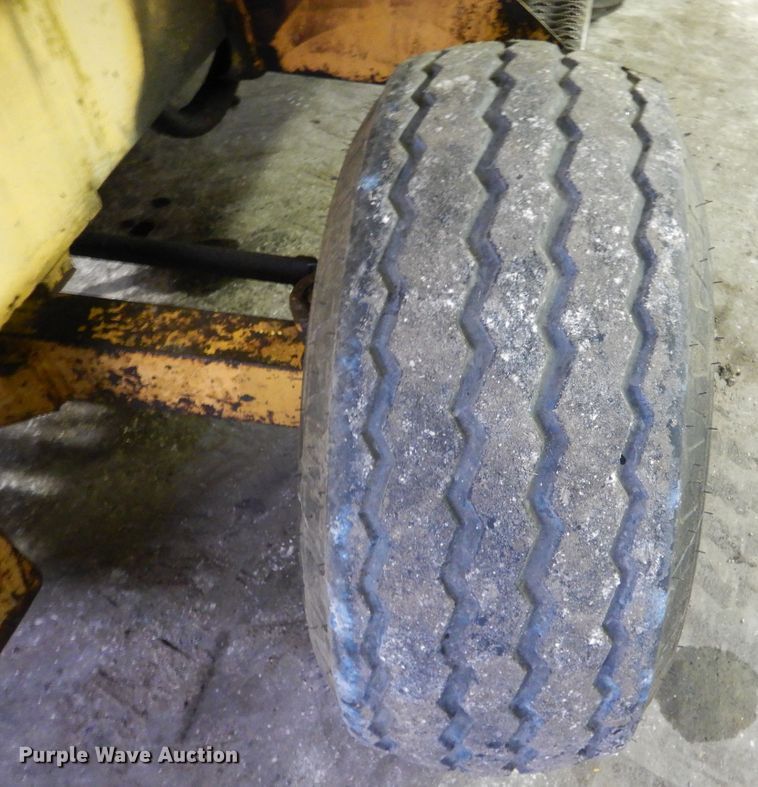 image for item AF9900 Allis Chalmers 706  forklift