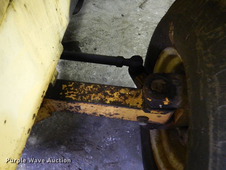 image for item AF9900 Allis Chalmers 706  forklift