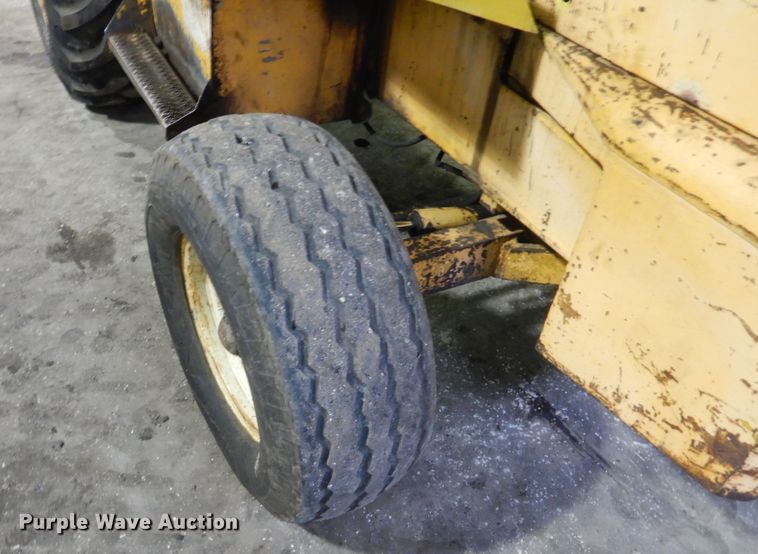 image for item AF9900 Allis Chalmers 706  forklift