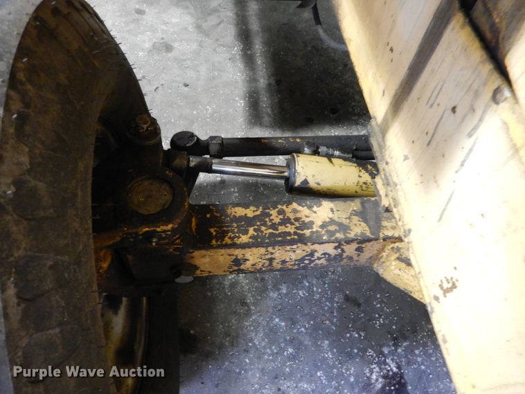 image for item AF9900 Allis Chalmers 706  forklift