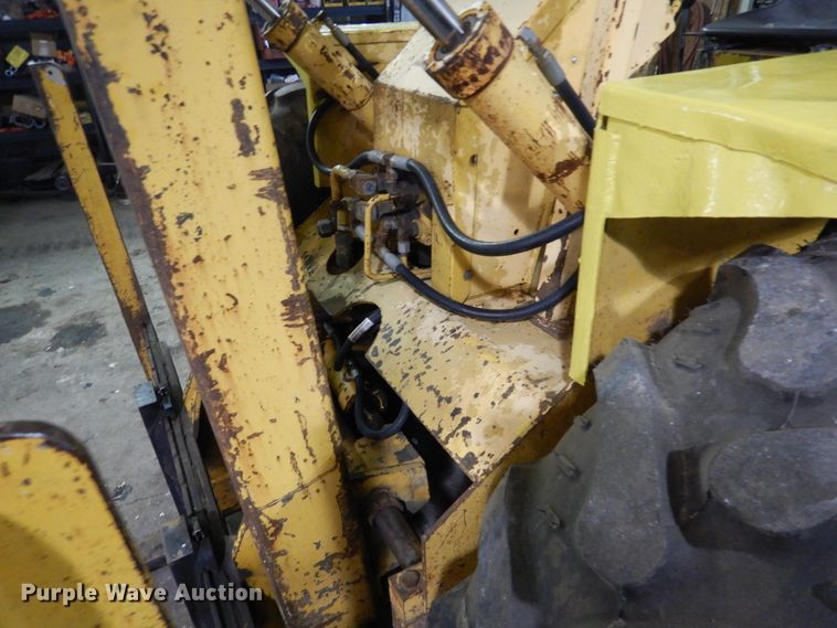 image for item AF9900 Allis Chalmers 706  forklift