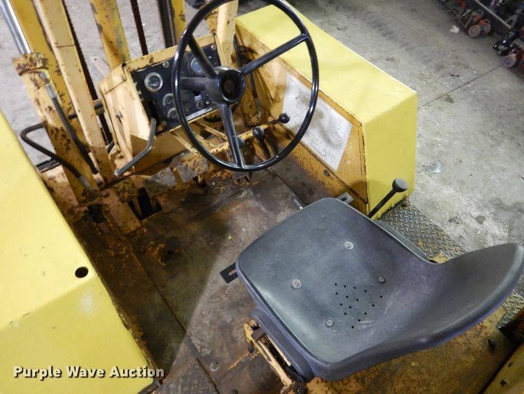 image for item AF9900 Allis Chalmers 706  forklift