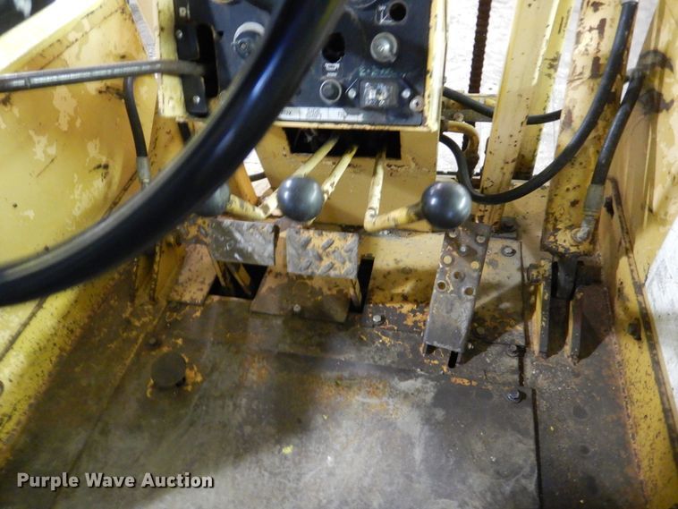 image for item AF9900 Allis Chalmers 706  forklift