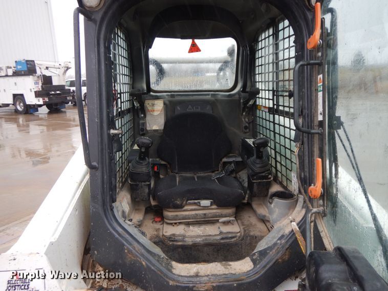 image for item DF6410 2018 Bobcat T870  tracked skid steer loader