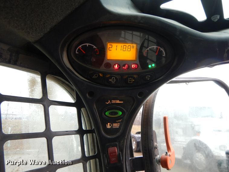 image for item DF6410 2018 Bobcat T870  tracked skid steer loader