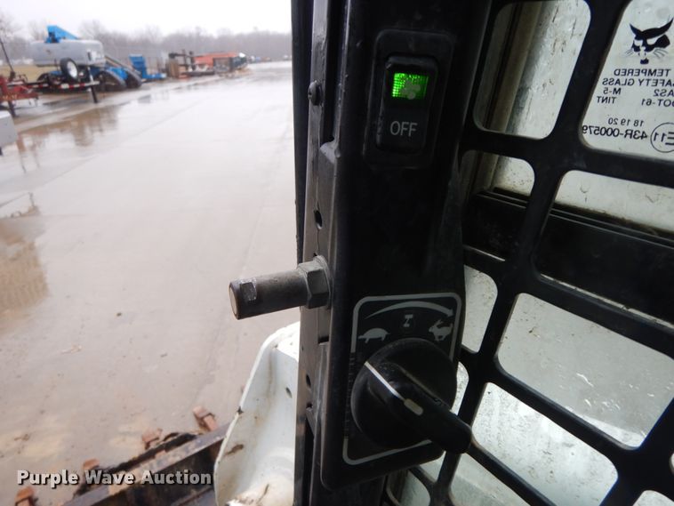 image for item DF6410 2018 Bobcat T870  tracked skid steer loader