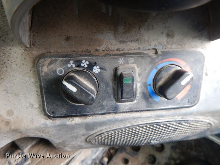 image for item DF6410 2018 Bobcat T870  tracked skid steer loader