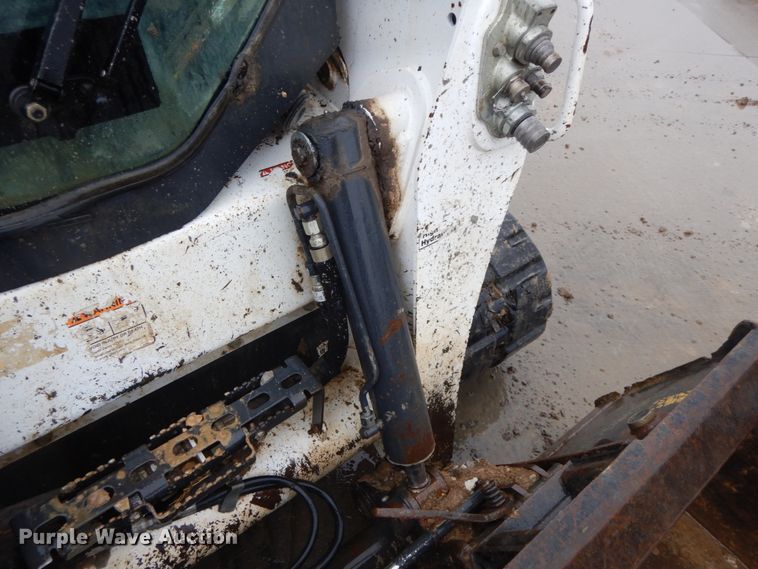 image for item DF6410 2018 Bobcat T870  tracked skid steer loader