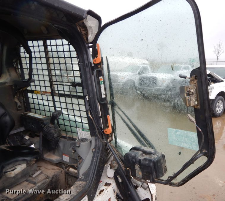 image for item DF6411 2015 Bobcat T450  tracked skid steer loader