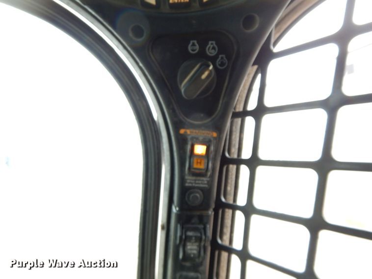 image for item DF6411 2015 Bobcat T450  tracked skid steer loader