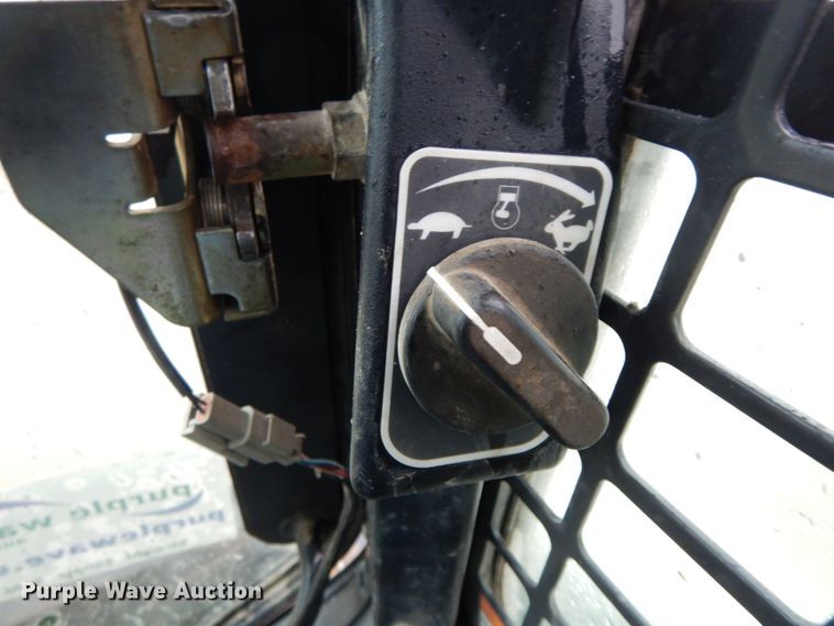 image for item DF6411 2015 Bobcat T450  tracked skid steer loader