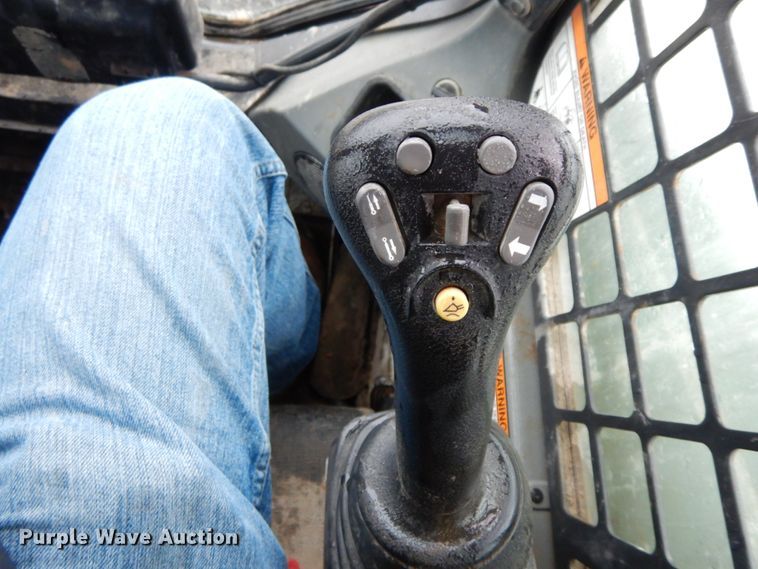 image for item DF6411 2015 Bobcat T450  tracked skid steer loader