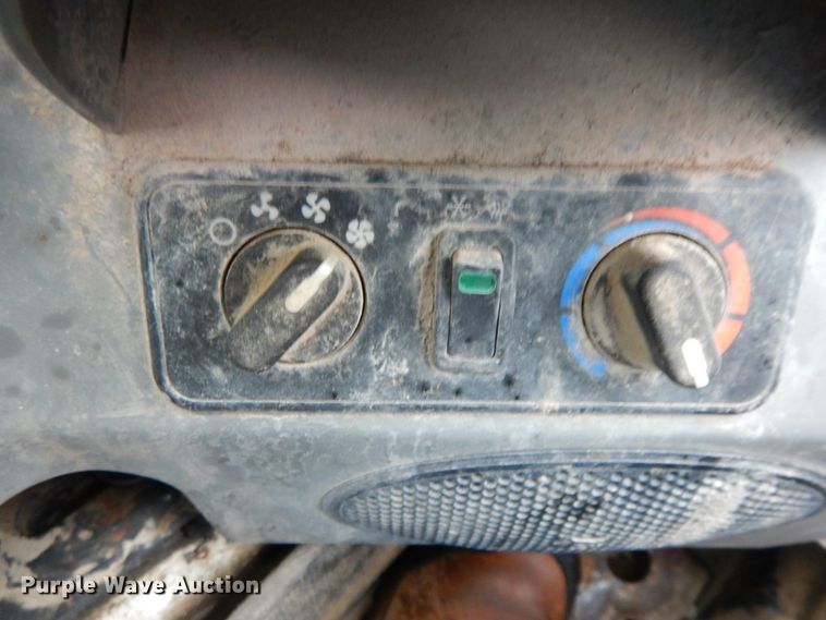 image for item DF6411 2015 Bobcat T450  tracked skid steer loader