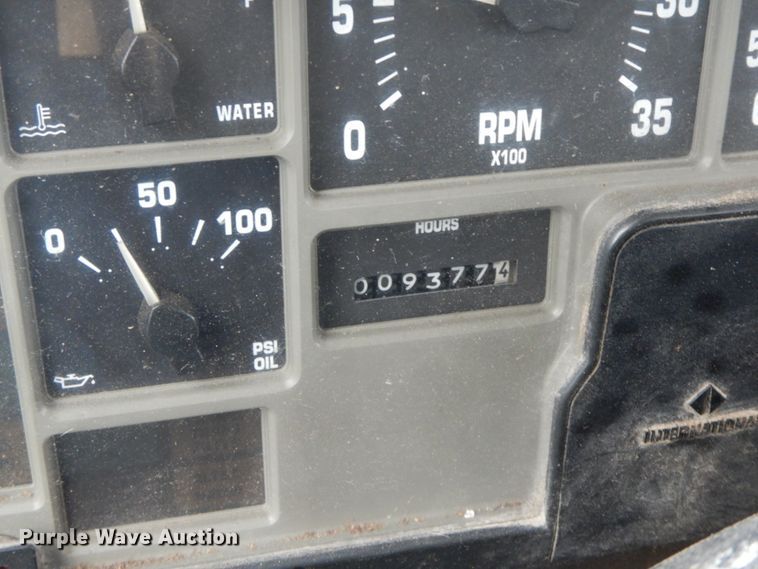 image for item DF6432 1999 International 4700  dump truck