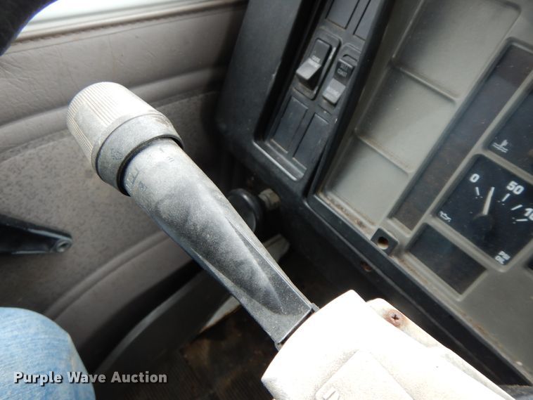 image for item DF6432 1999 International 4700  dump truck