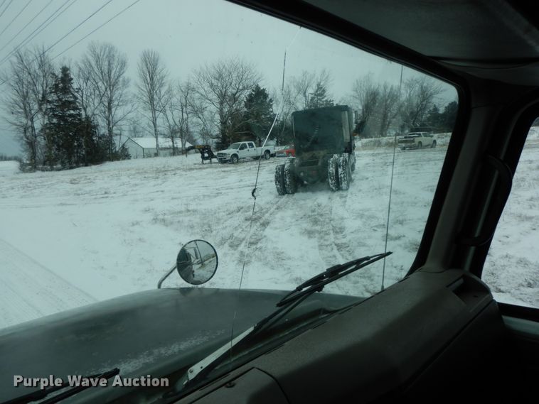 image for item DF6432 1999 International 4700  dump truck