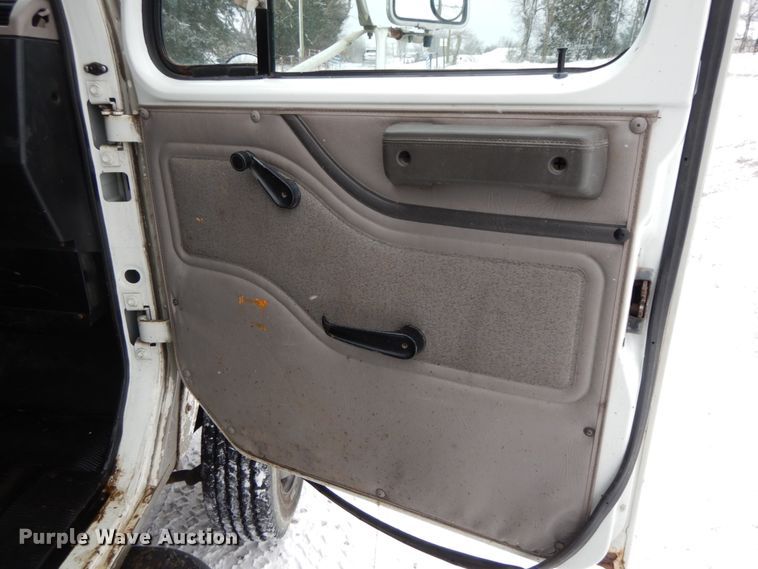 image for item DF6432 1999 International 4700  dump truck