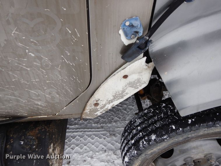 image for item DF6432 1999 International 4700  dump truck