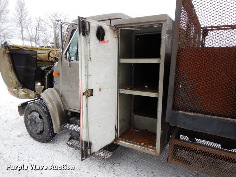 image for item DF6432 1999 International 4700  dump truck